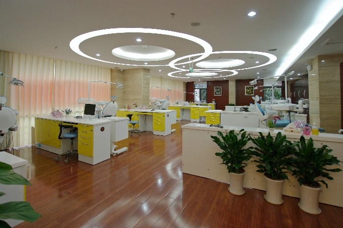 民主路700.jpg 918博天堂
附属口腔医院简介 第 4 张